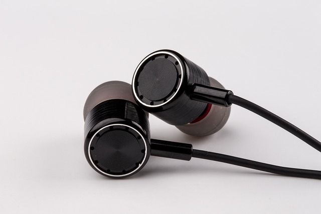 untie earphone, earbuds, earphone, music, headphones, listening, earbuds, earbuds, earbuds, earbuds, earbuds, earphone